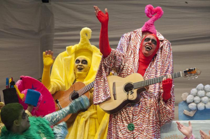 Actuación de la murga Ese es el espíritu.