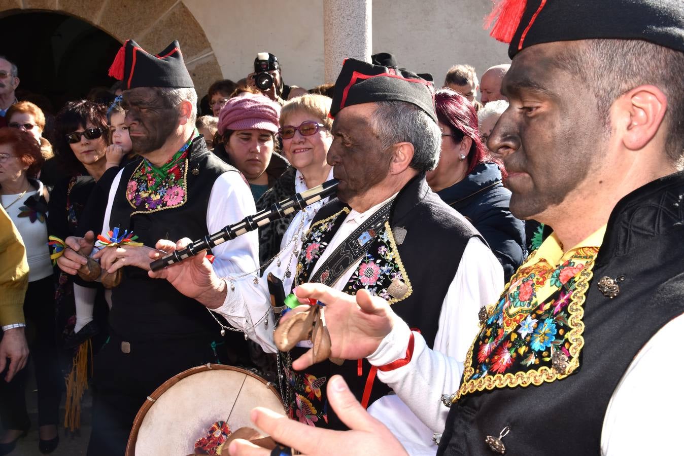 Los Negritos de San Blas llenan de danzas ancetrales Montehermoso