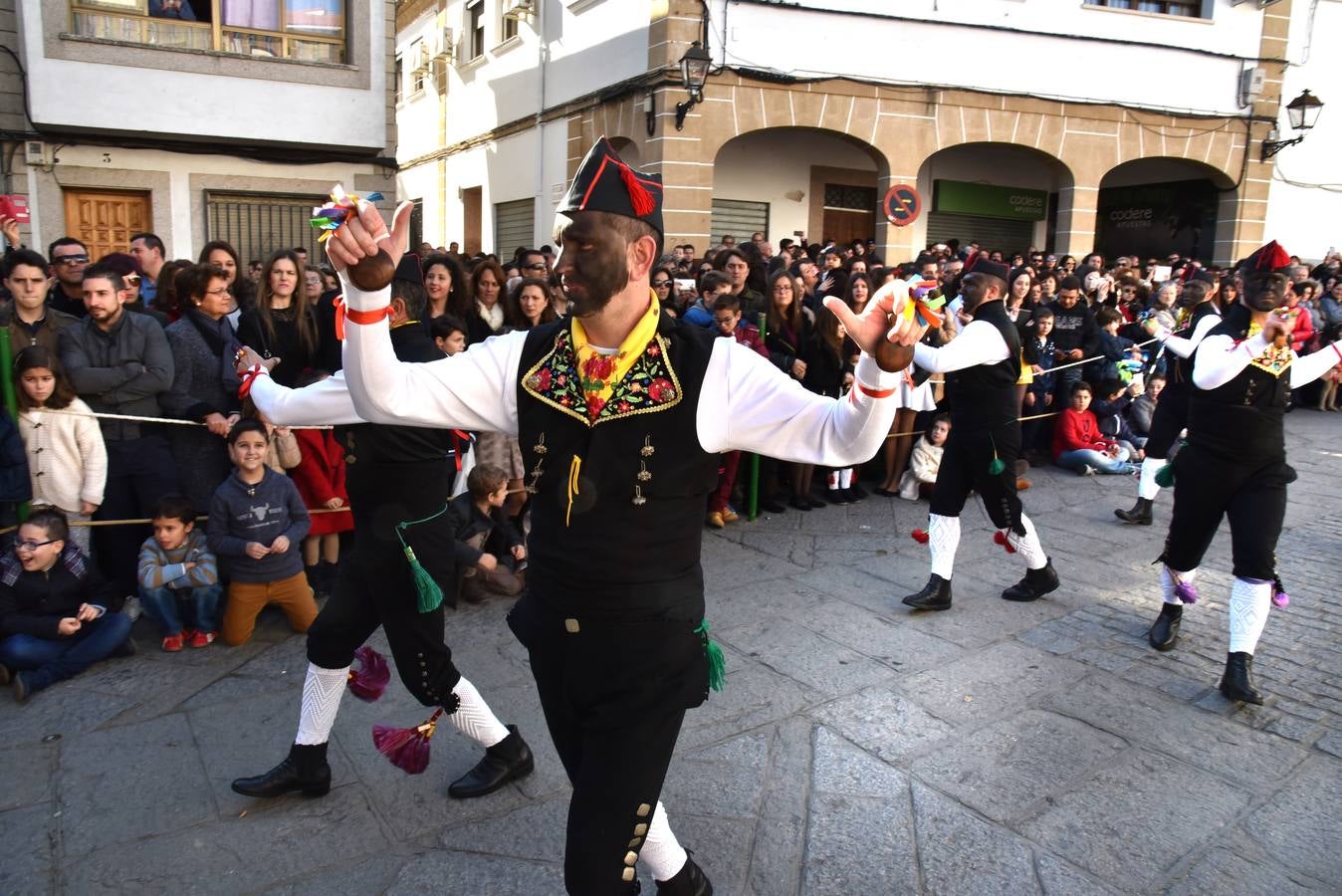 Los Negritos de San Blas llenan de danzas ancetrales Montehermoso