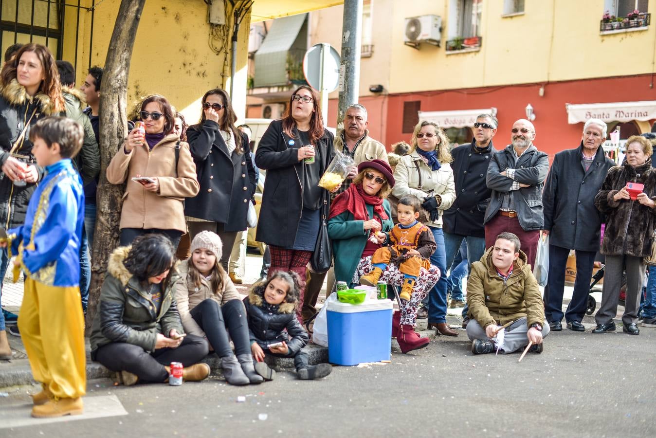 Ambiente en el desfile de comparsas de Badajoz 2016