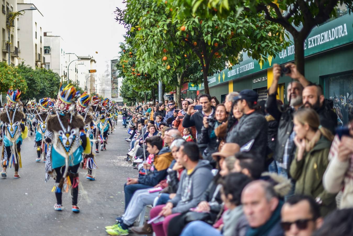Ambiente en el desfile de comparsas de Badajoz 2016