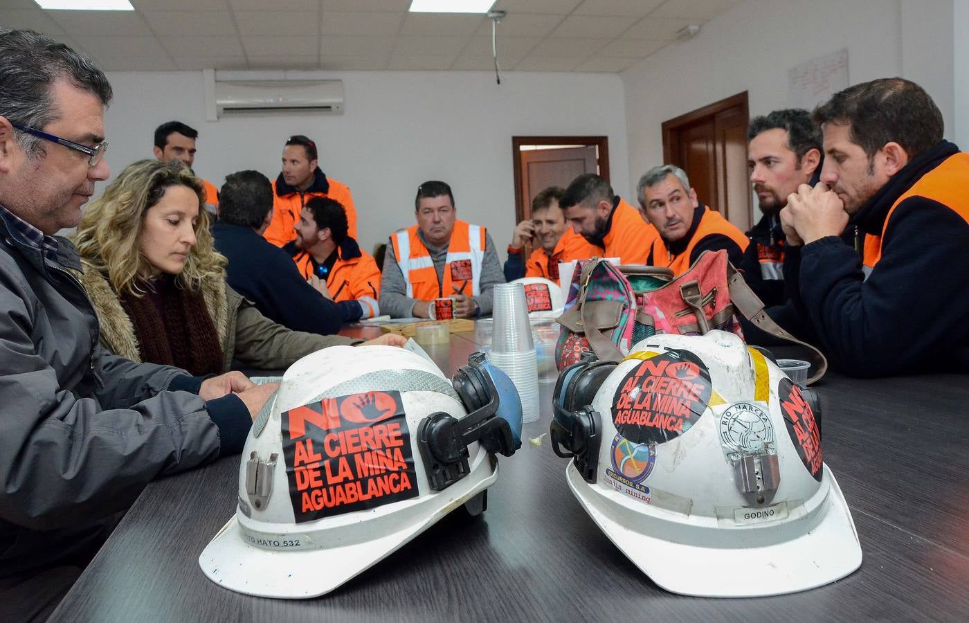 Los trabajadores de la mina de Aguablanca se encierran