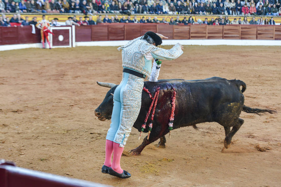 Talavante abre la puerta grande de Olivenza