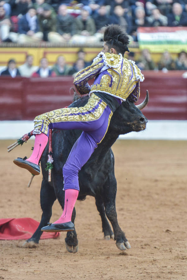 Talavante abre la puerta grande de Olivenza