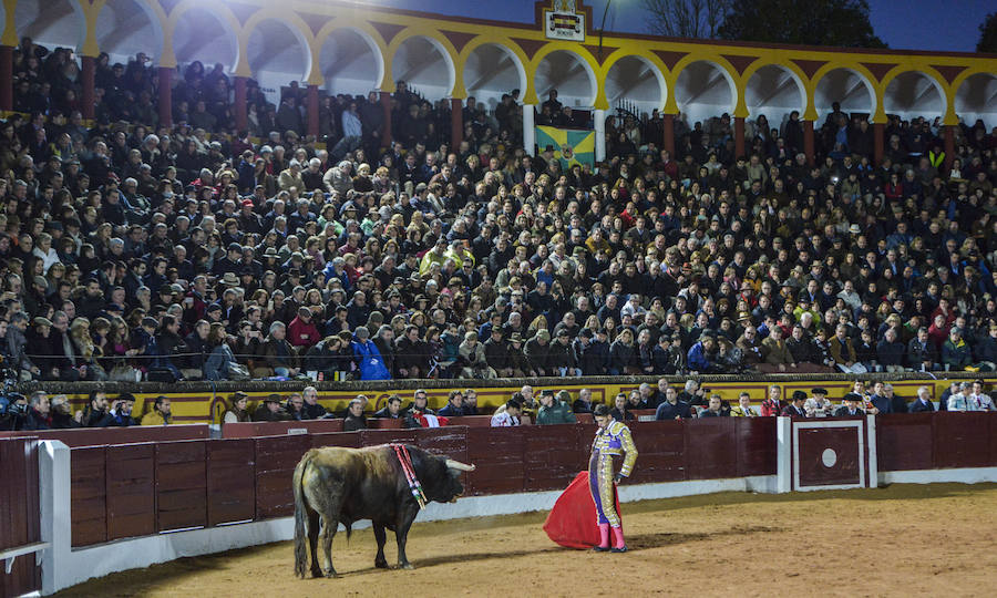 Talavante abre la puerta grande de Olivenza