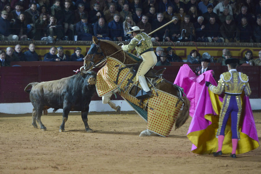 Talavante abre la puerta grande de Olivenza