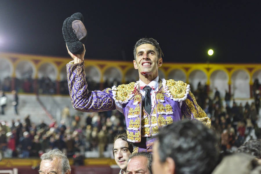 Talavante abre la puerta grande de Olivenza