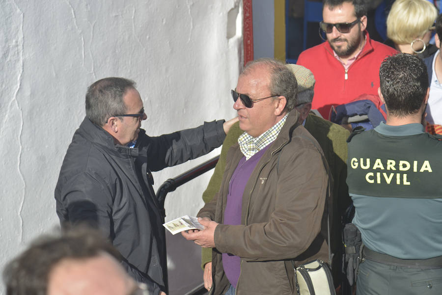 Ambiente y rostros conocidos en los festejos dominicales de  Olivenza