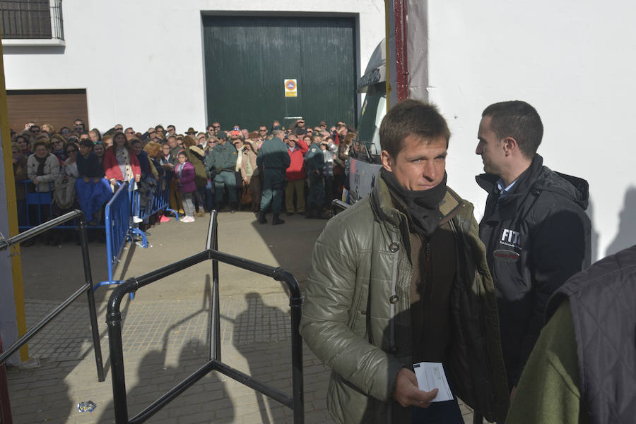 Ambiente y rostros conocidos en los festejos dominicales de  Olivenza