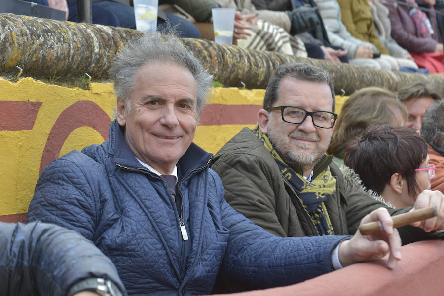 Ambiente y rostros conocidos en los festejos dominicales de  Olivenza