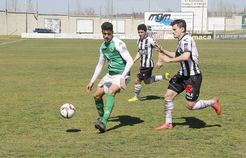 Victoria del Cacereño ante el Lealtad (1-0)