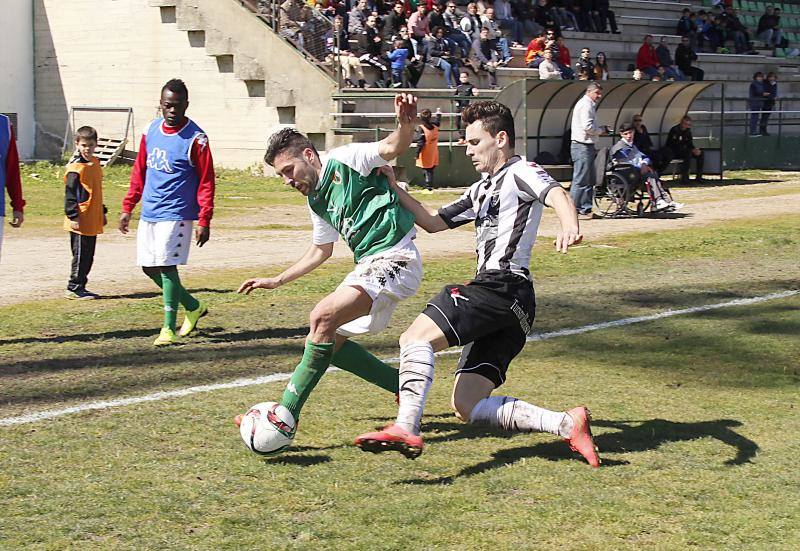 Victoria del Cacereño ante el Lealtad (1-0)