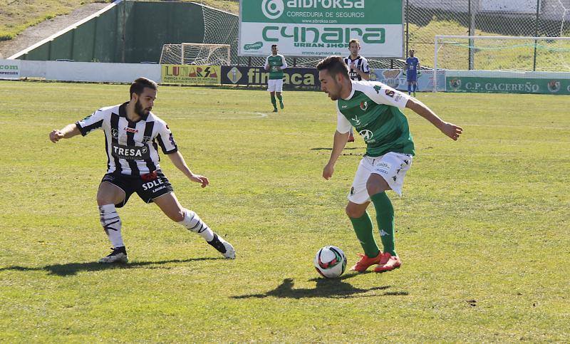 Victoria del Cacereño ante el Lealtad (1-0)