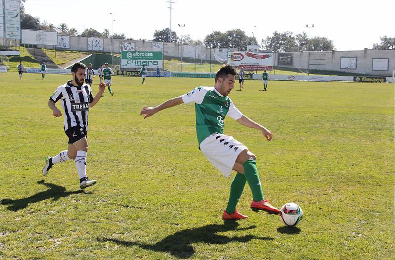 Victoria del Cacereño ante el Lealtad (1-0)