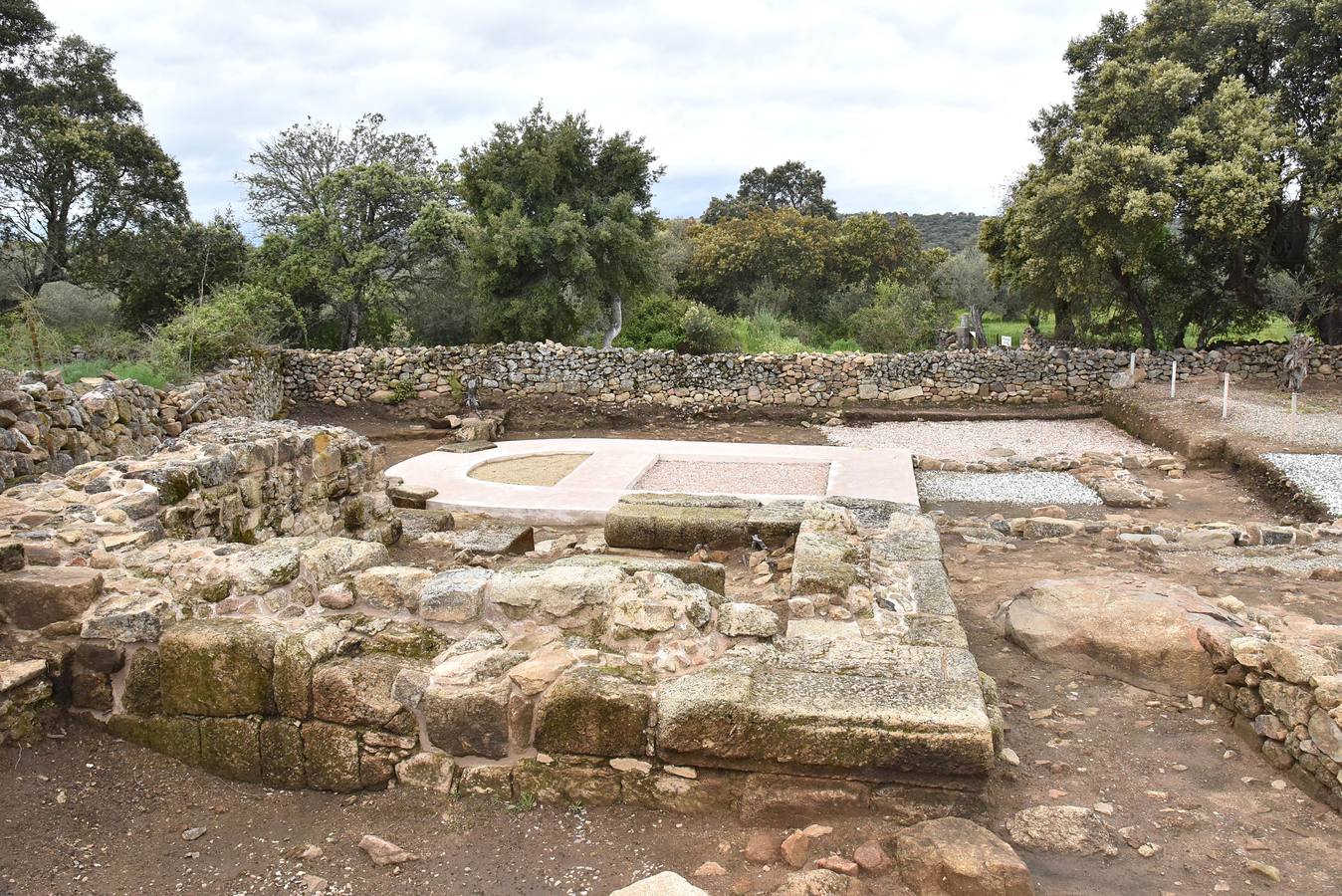 El yacimiento arqueológico de Cáparra recupera su anfiteatro romano