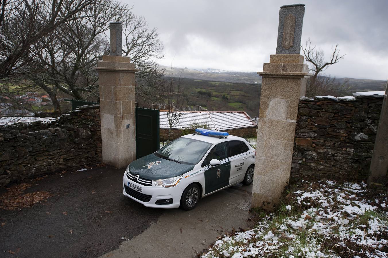 Lunes, 11 de abril: Mario Conde fue detenido junto a sus dos hijos, Mario y Alejandra, y el marido de ésta, acusados de blanqueo de capitales. La Fiscalía Anticorrupción cifra en más de 13 millones de euros el dinero apropiado de Banesto que el exbanquero Mario Conde ha blanqueado desde 1999 y hasta la actualidad repatriando el dinero desde Suiza y Reino Unido a través de un entramado societario. Fotografías: Ballesteros