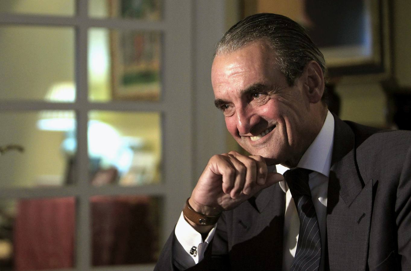 Lunes, 11 de abril: Mario Conde fue detenido junto a sus dos hijos, Mario y Alejandra, y el marido de ésta, acusados de blanqueo de capitales. La Fiscalía Anticorrupción cifra en más de 13 millones de euros el dinero apropiado de Banesto que el exbanquero Mario Conde ha blanqueado desde 1999 y hasta la actualidad repatriando el dinero desde Suiza y Reino Unido a través de un entramado societario. Fotografías: Ballesteros