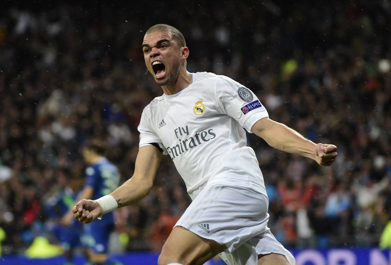 Martes, 12 de abril. El delantero portugués Cristiano Ronaldo fue el artífice de los tres goles marcados al Wolfsburgo alemán que clasificaron al Real Madrid para semifinales de la Liga de Campeones. Fotografías: Agencias