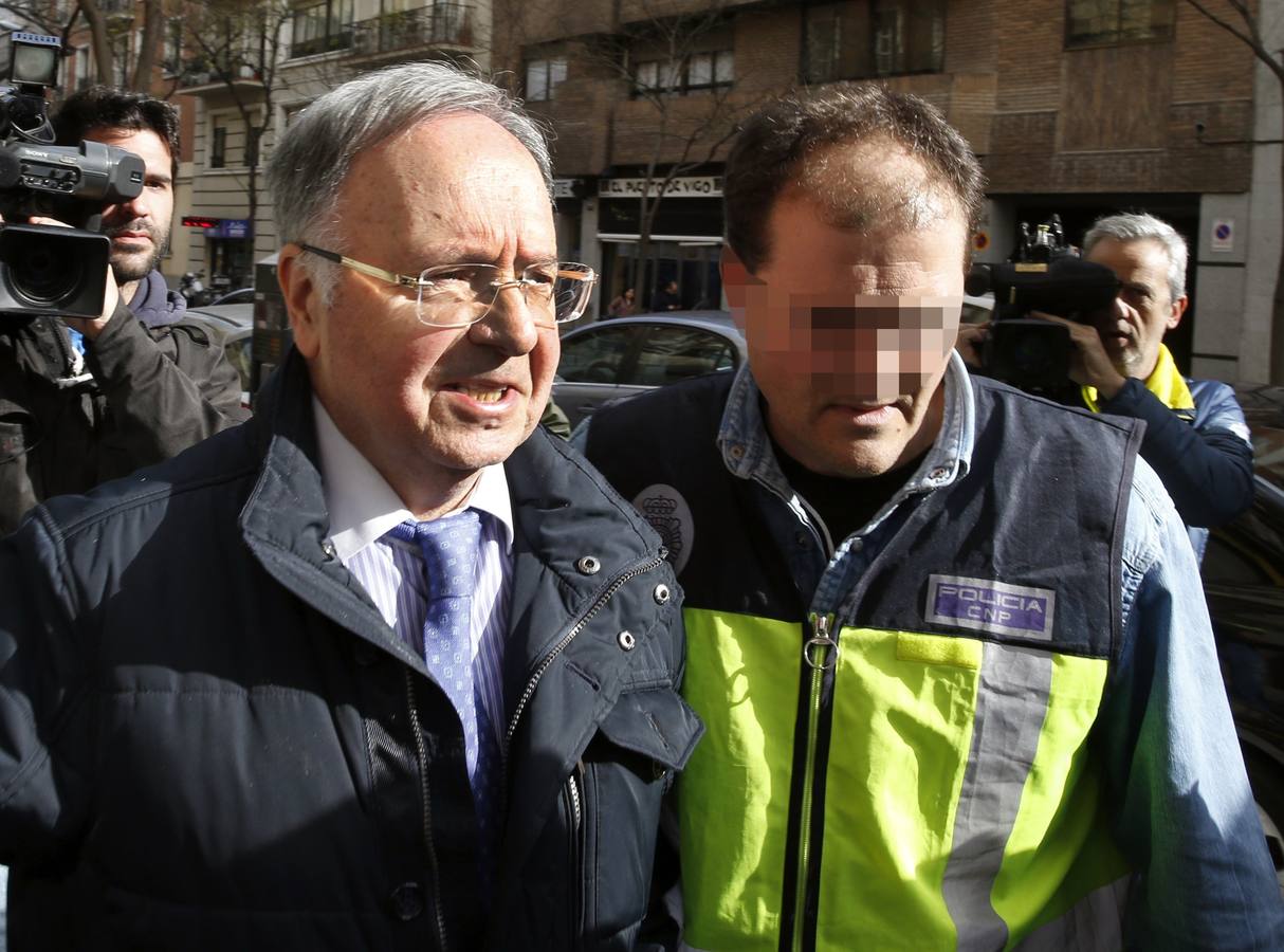 Martes, 19 de abril:  También fue arrestado el máximo responsable del sindicato de funcionarios Manos Limpias, Miguel Bernard, por su presunta implicación en la supuesta trama de extorsión a bancos. Fotografía: Agencias