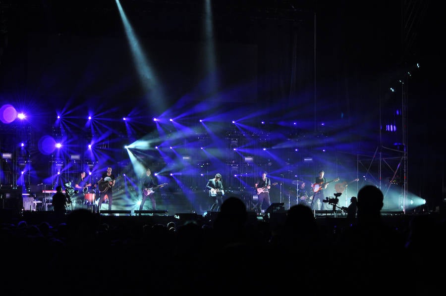 Sábado, 23 de abril: El recinto del polígono Cepansa de Don Benito se llenó para disfrutar del tour 'Caos' de Malú. Fotografía: Estrella Domeque