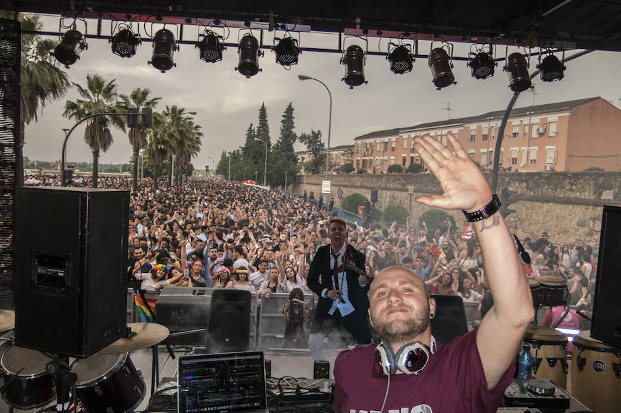 Los Palomos toman las calles de Badajoz