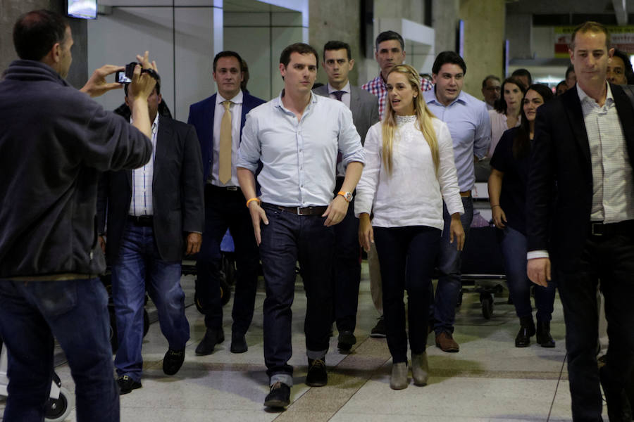 Albert Rivera y Lilian Tintori, esposa de Leopoldo López.