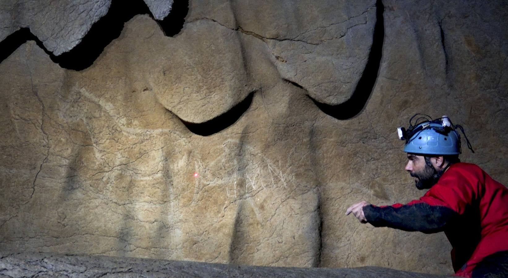 Histórico hallazgo en la cueva de Atxurra, en Berriatua