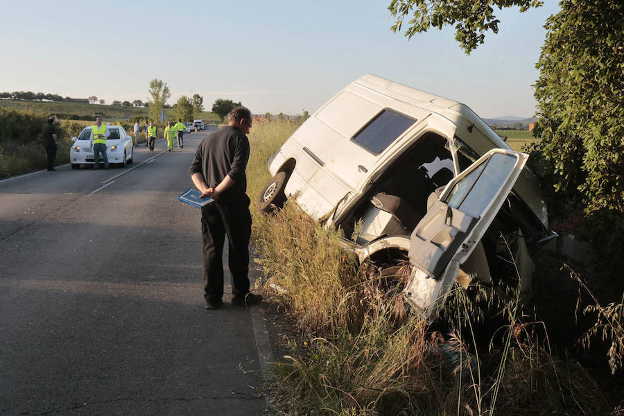 Mueren dos hombres y una mujer en una colisión frontal en Montehermoso