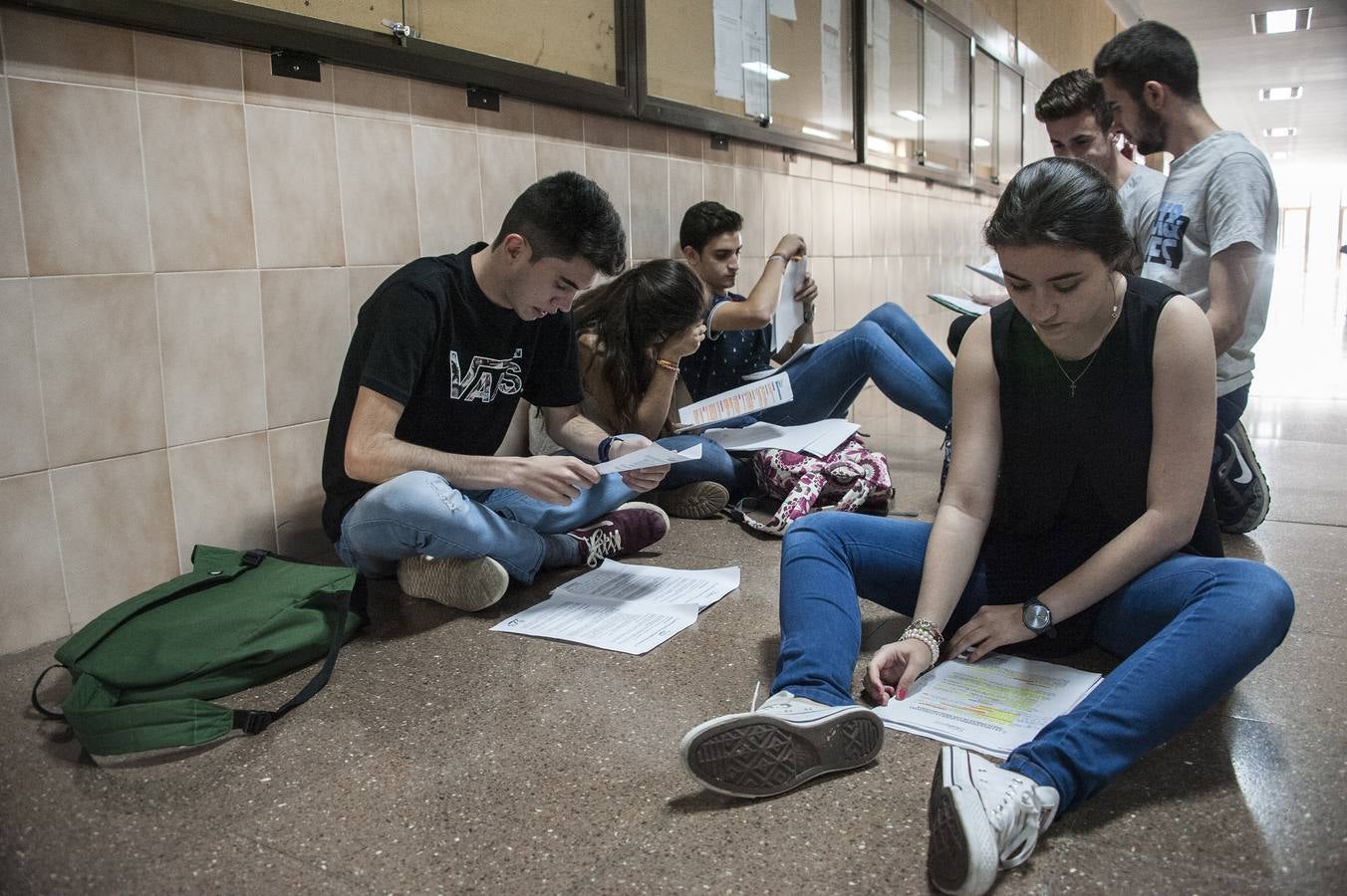 Martes, 7 de junio. 5.164 alumnos extremeños comenzaron a realizar la Prueba de Acceso a la Universidad (PAU), conocida como Selectividad, una convocatoria que llegó a su fin tras 41 años.El año que viene se sustituye por una prueba final de Bachillerato. Fotografía: Pakopí