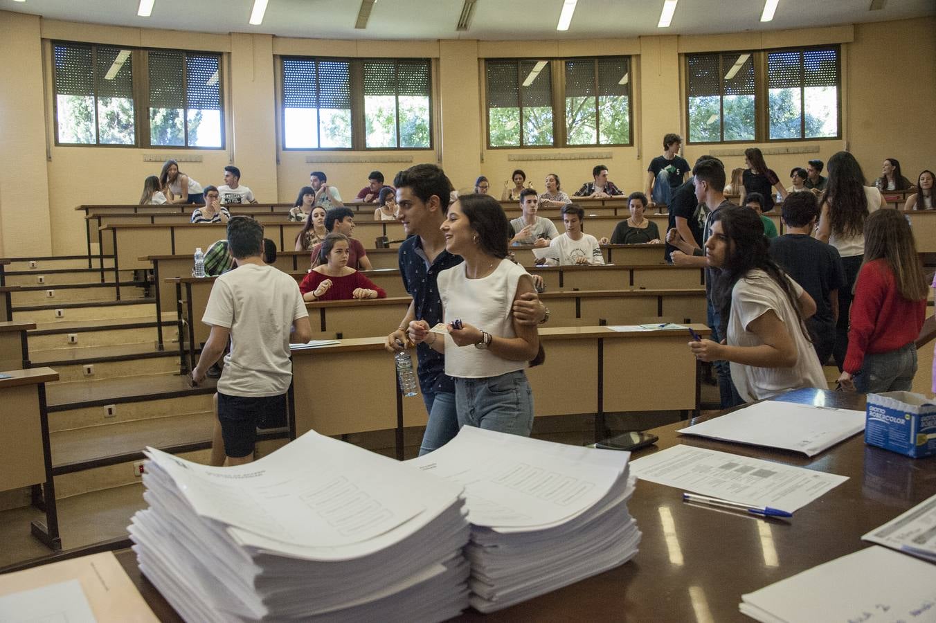 Martes, 7 de junio. 5.164 alumnos extremeños comenzaron a realizar la Prueba de Acceso a la Universidad (PAU), conocida como Selectividad, una convocatoria que llegó a su fin tras 41 años.El año que viene se sustituye por una prueba final de Bachillerato. Fotografía: Pakopí
