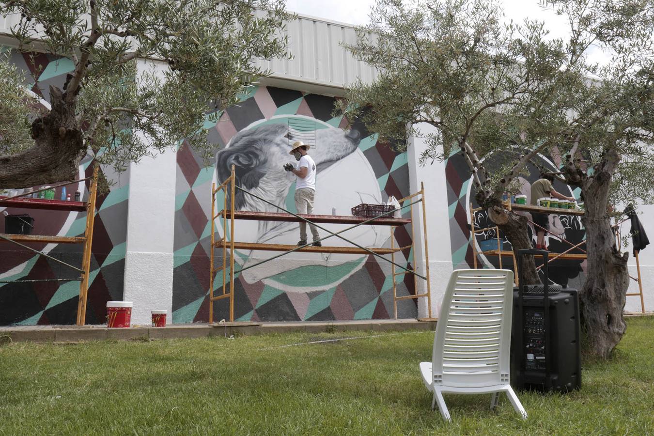 Mural sobre maltrato animal en Serradilla