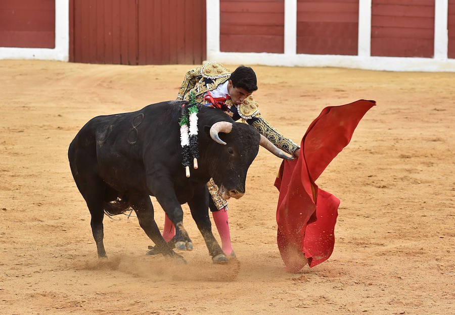 Puerta grande para José Rojo y Alejandro Mora en su presentación en Plasencia