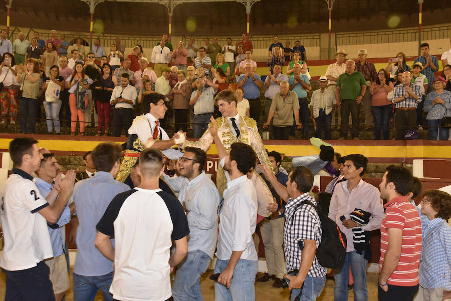 Puerta grande para José Rojo y Alejandro Mora en su presentación en Plasencia