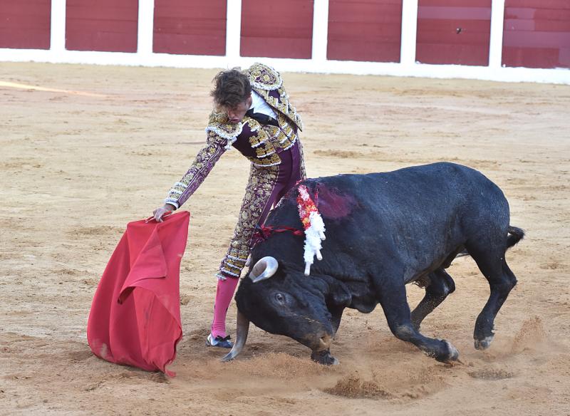 Sólo Juan del Álamo pudo aprovechar una complicada victorinada en Plasencia