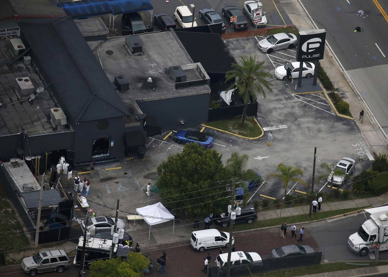 Domingo, 12 de junio: Un tiroteo en la discoteca gay Pulse en Orlando, Florida (Estados Unidos) dejó 50 muertos. La discoteca Pulse, era frecuentada por homosexuales, lesbianas, bisexuales y transexuales. Fotografía : Agencias
