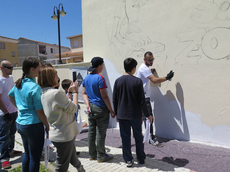 Mural sobre el abuso de las nuevas tecnologías en Arroyo de la Luz