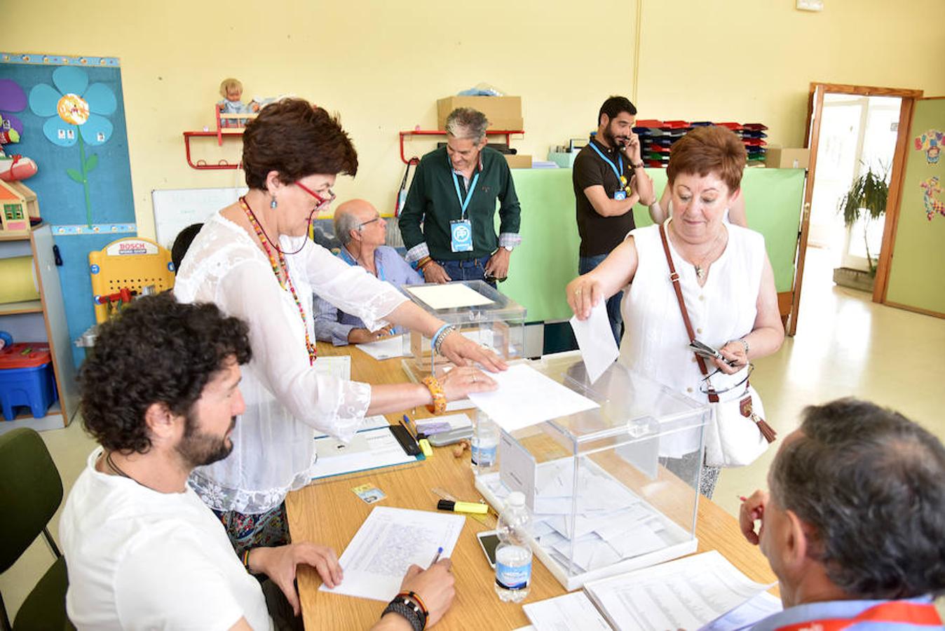 Ambiente de un colegio electoral en Plasencia. Foto: David Palma