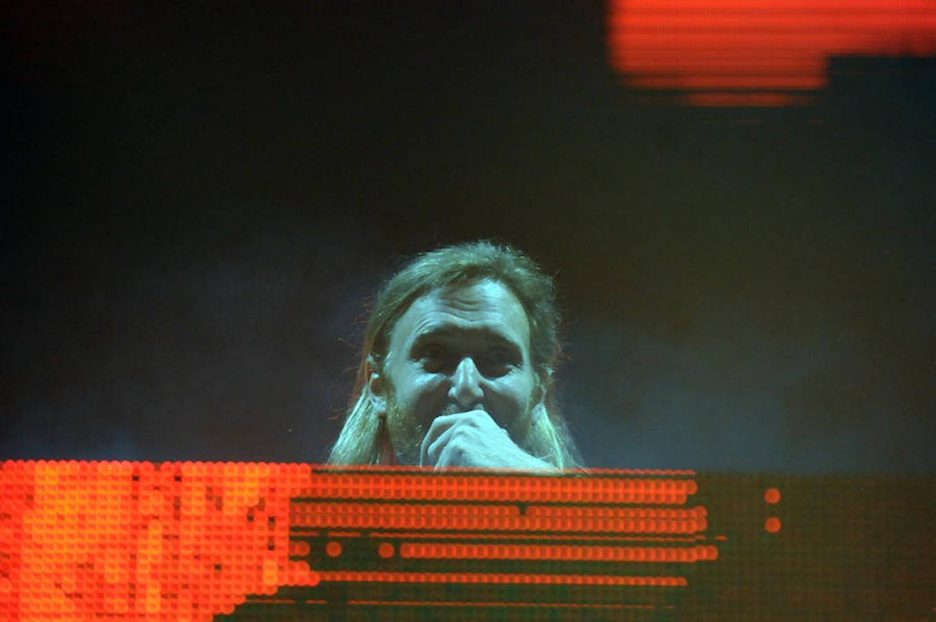 Miles de personas vibran al ritmo de David Guetta