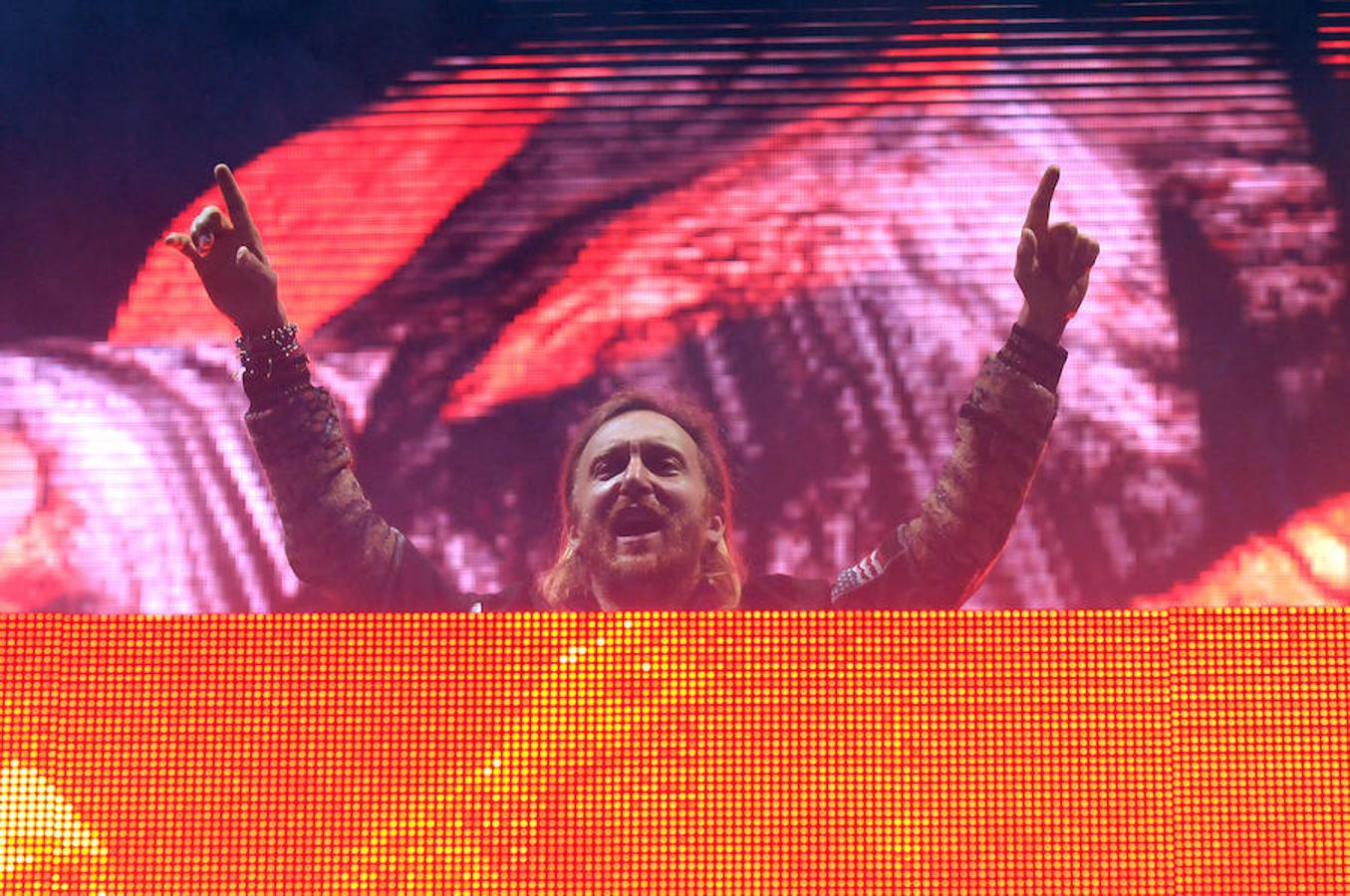 Miles de personas vibran al ritmo de David Guetta