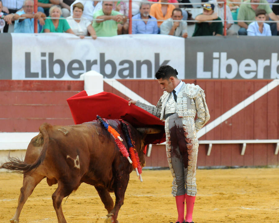 Ponce pellizca el toreo en una fiesta  a la que se unieron Talavante y Garrido