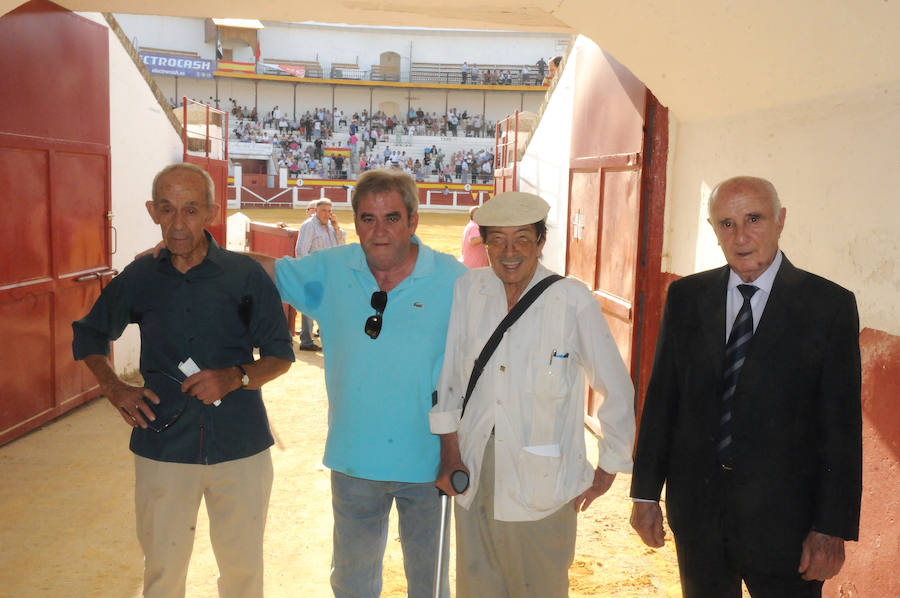 Ponce pellizca el toreo en una fiesta  a la que se unieron Talavante y Garrido