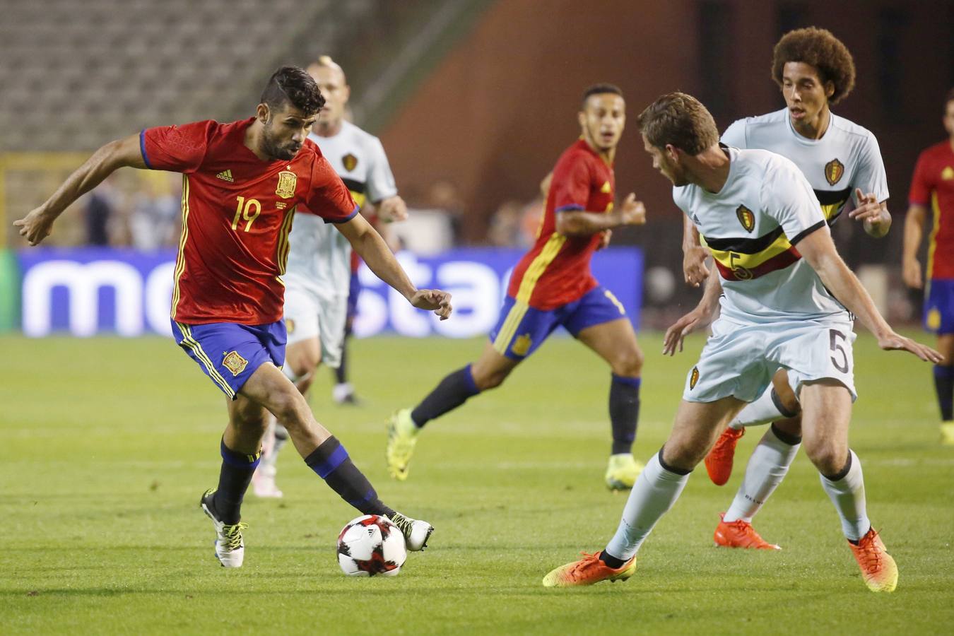 Jueves, 1 de septiembre: Partido de preparación entre España y Bélgica en el estadio Rey Balduino de Bruselas. Cómoa victoria de los españoles por cero tantos a dos. Fotografía: Agencias.