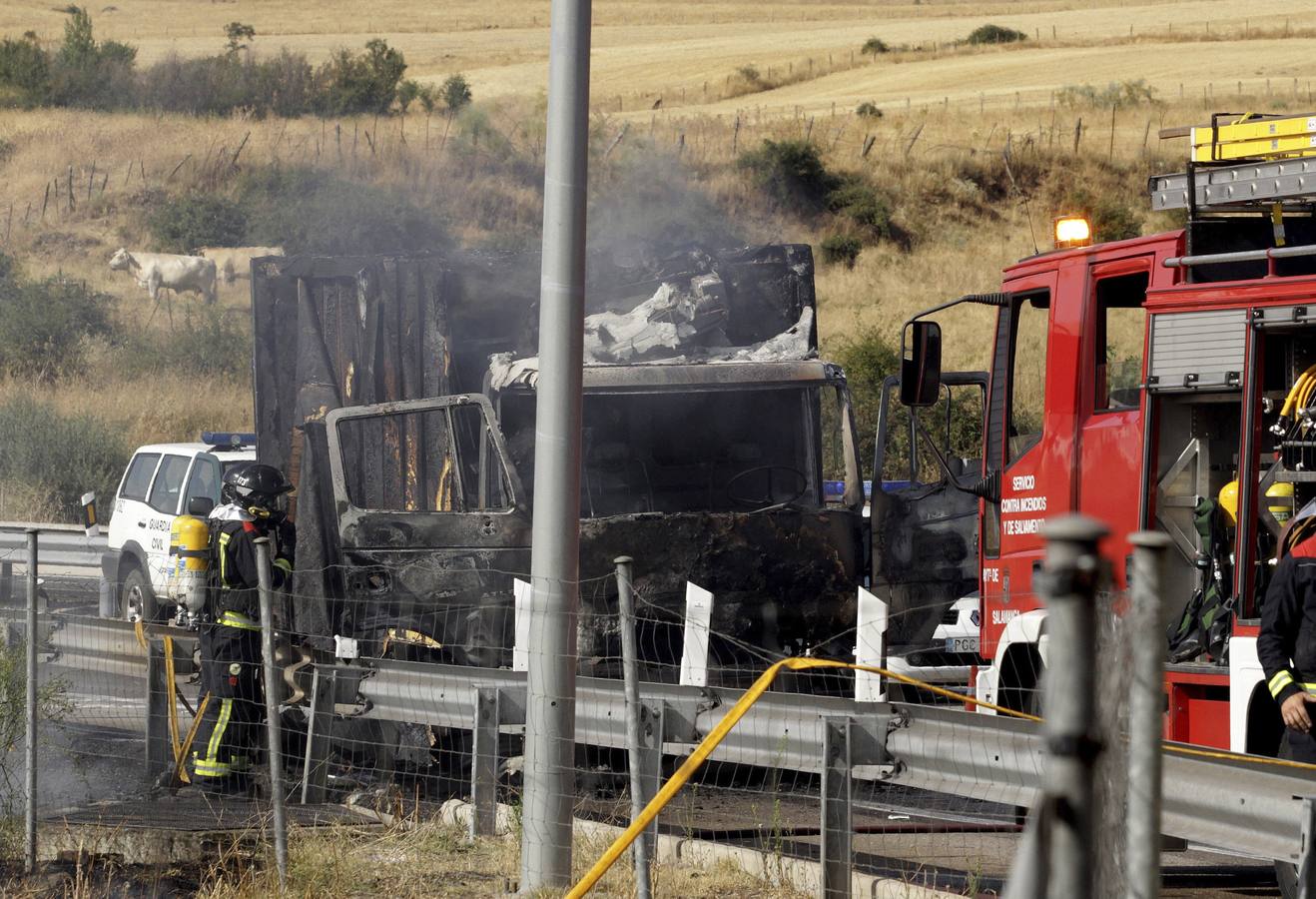 Lunes, 29 de agosto: Los muertos en carretera repuntan en verano pese al aumento de lo controles de tráfico. Fotografías: Agencias