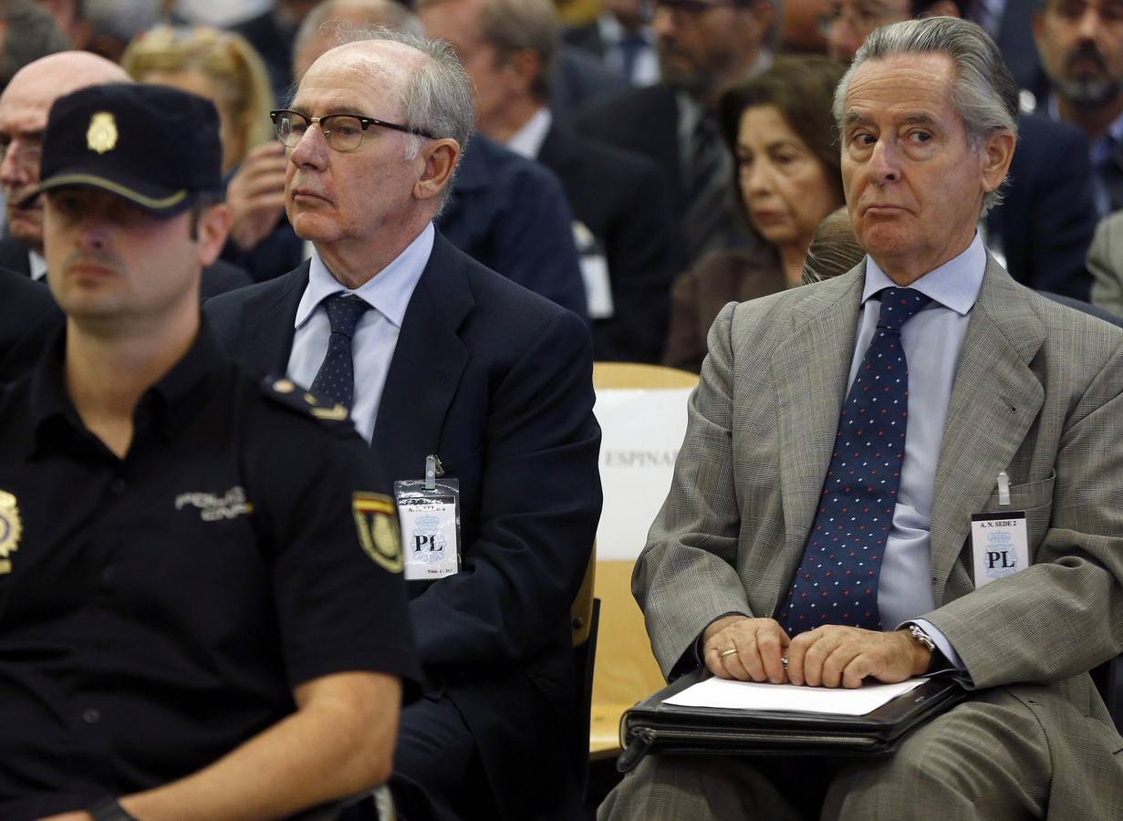 Lunes, 26 de septiembre: Los expresidentes de Caja Madrid Rodrigo Rato y Miguel Blesa acudieron a la primera jornada del juicio por las tarjetas 'black' en la Audiencia Nacional. Fotografía: Agencias