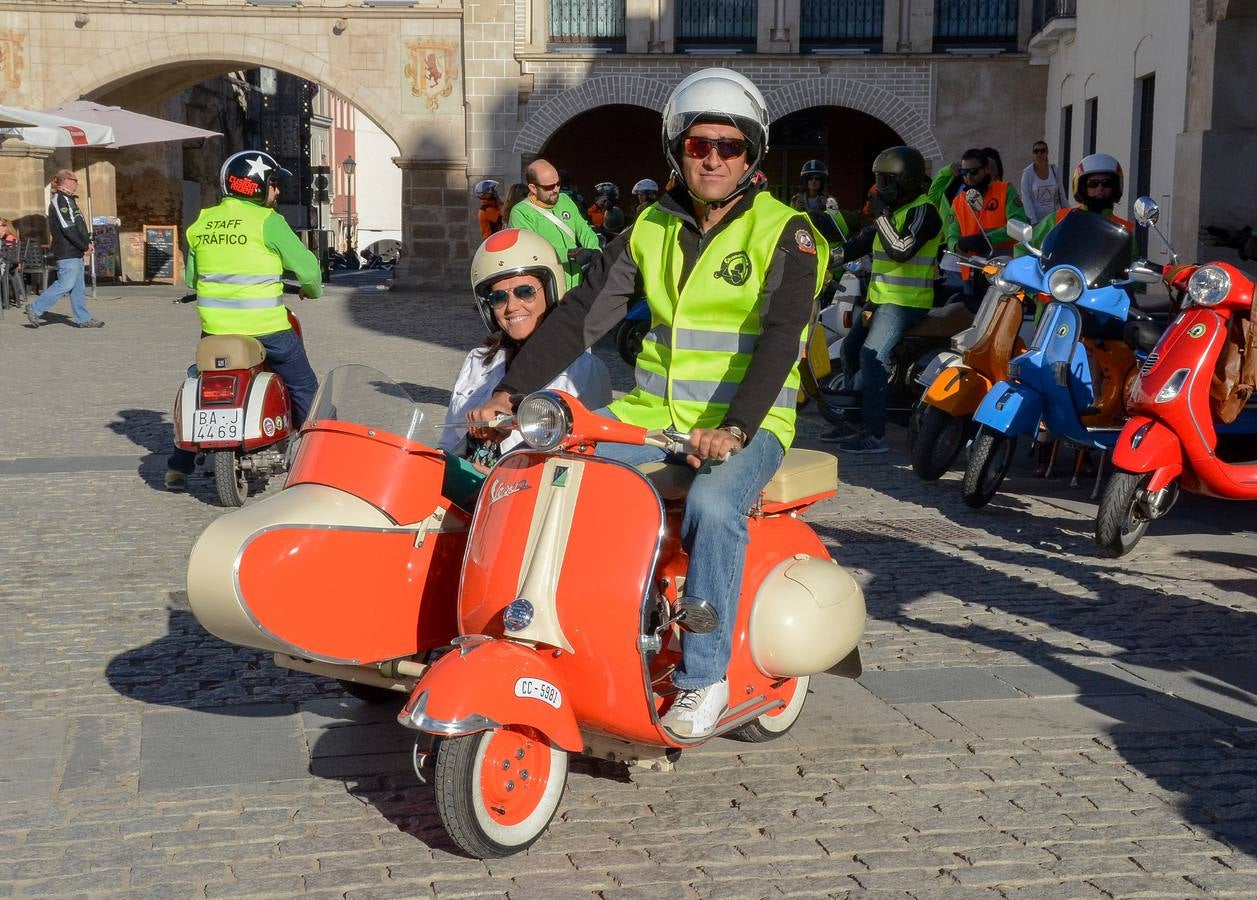 Domingo, 2 de octubre: Concentración de Vespas en la Plaza Alta de Badajoz. Fotografías: Casimiro Moreno.