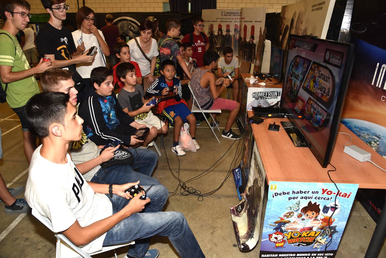 Viernes, 30 de septiembre: Arrancan los tres días de Gumiparty en Plasencia para los aficionados a videojuegos, rol, cómic, manga y mundos fantásticos. Fotografías: David Palma.