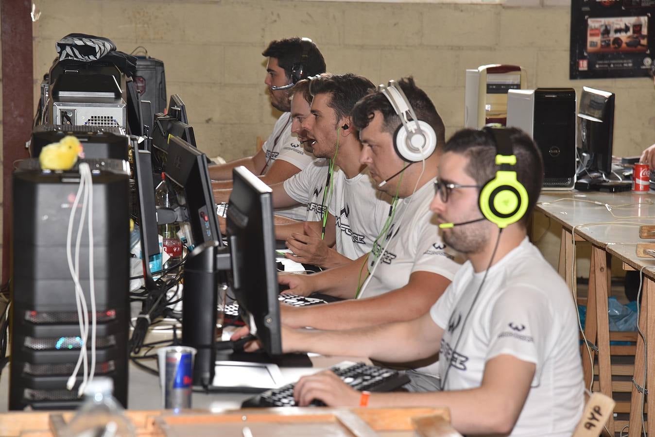 Viernes, 30 de septiembre: Arrancan los tres días de Gumiparty en Plasencia para los aficionados a videojuegos, rol, cómic, manga y mundos fantásticos. Fotografías: David Palma.