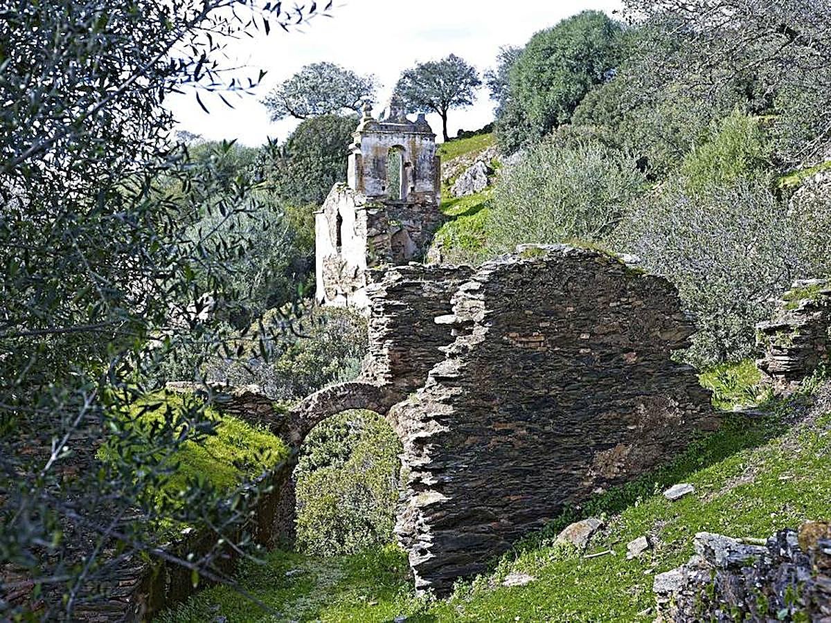 Iglesia desde el á́rea residencial del convento