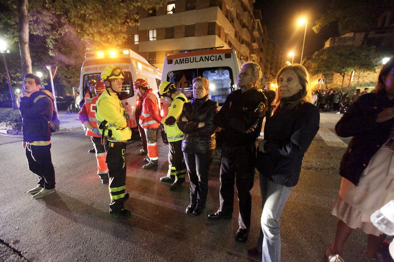 Un muerto y 13 heridos por la explosión en un edificio del centro de Cáceres