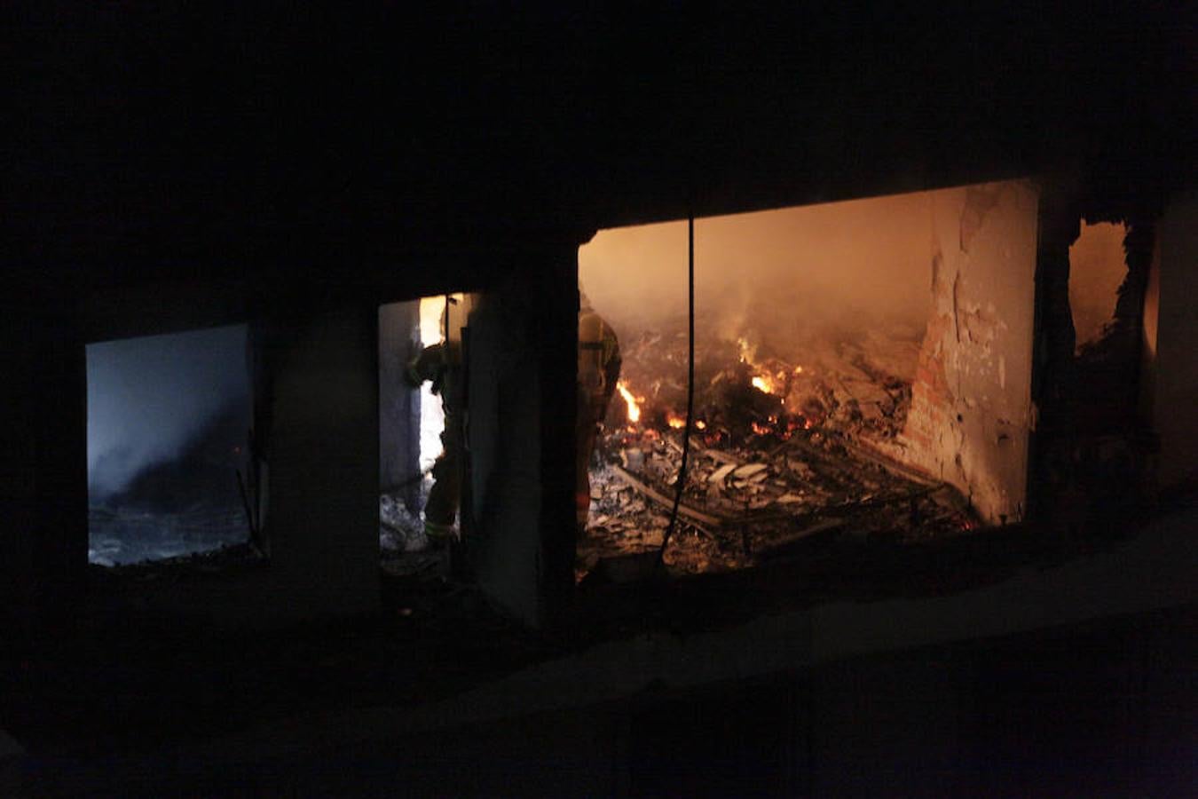 Un muerto y 13 heridos por la explosión en un edificio del centro de Cáceres